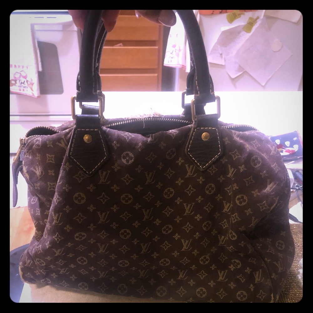 Sure low price Louie bag 💼 with original LV lock